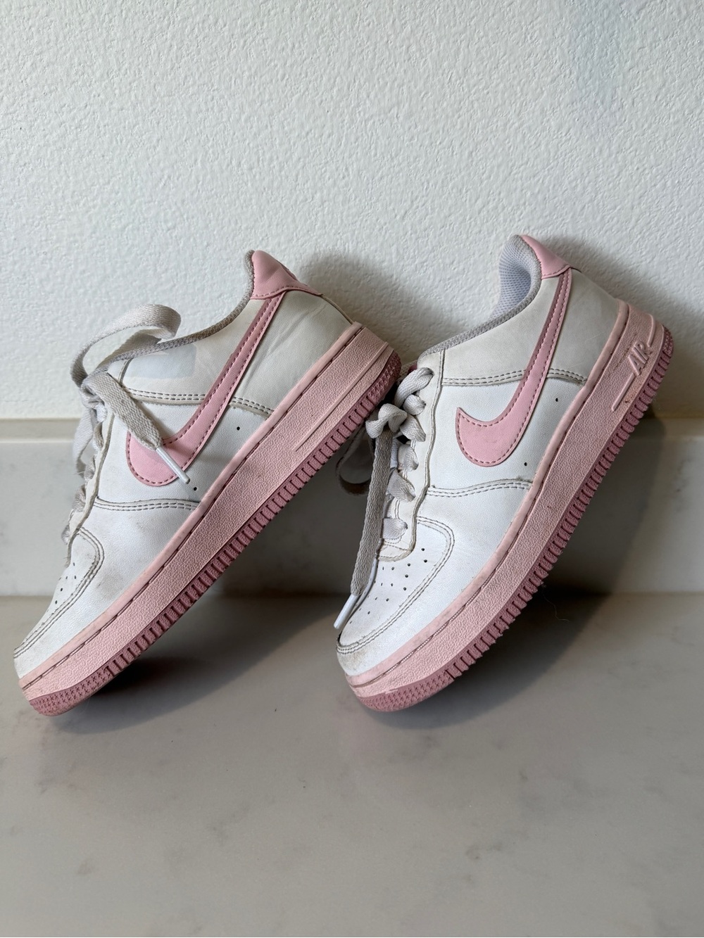 Nike Kids Low-Top Air Force 1s - White with Pink accents, size 2.5Youth